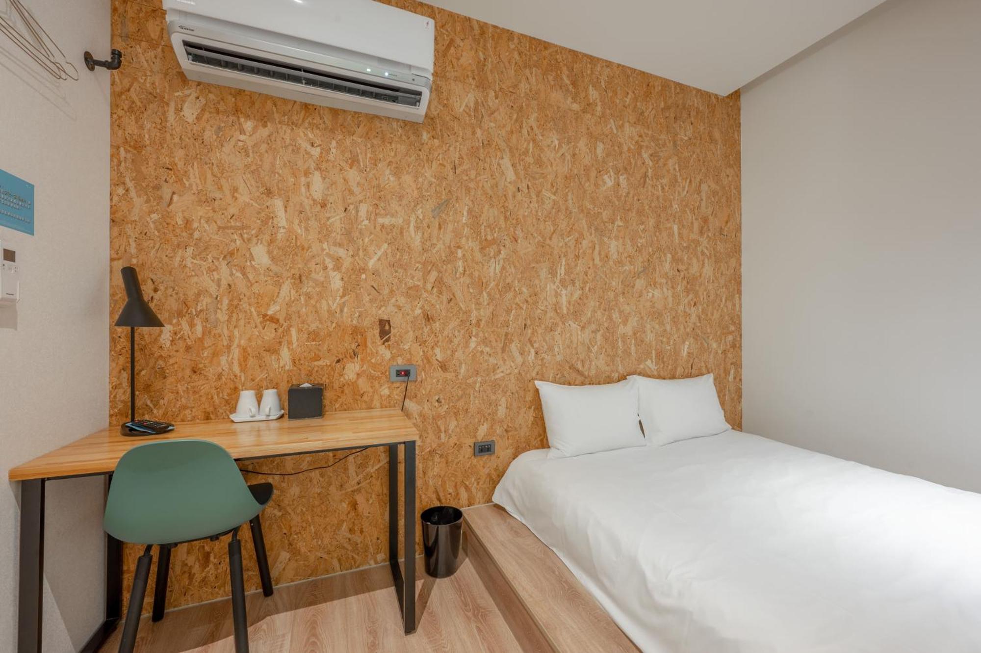 Light Hostel Hualien Exterior photo